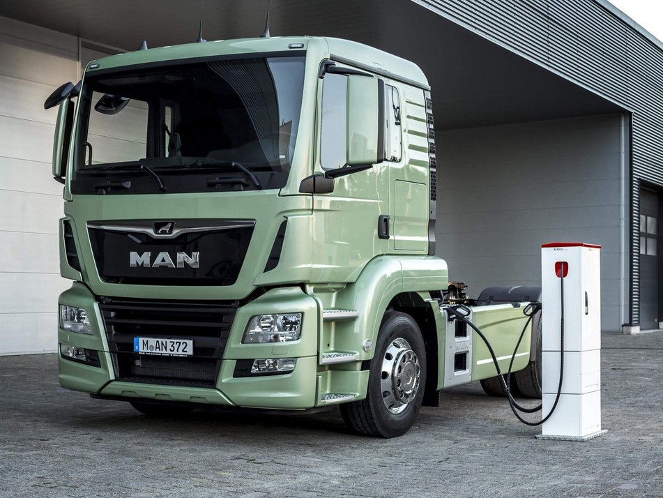 MAN Truck an Ladestation