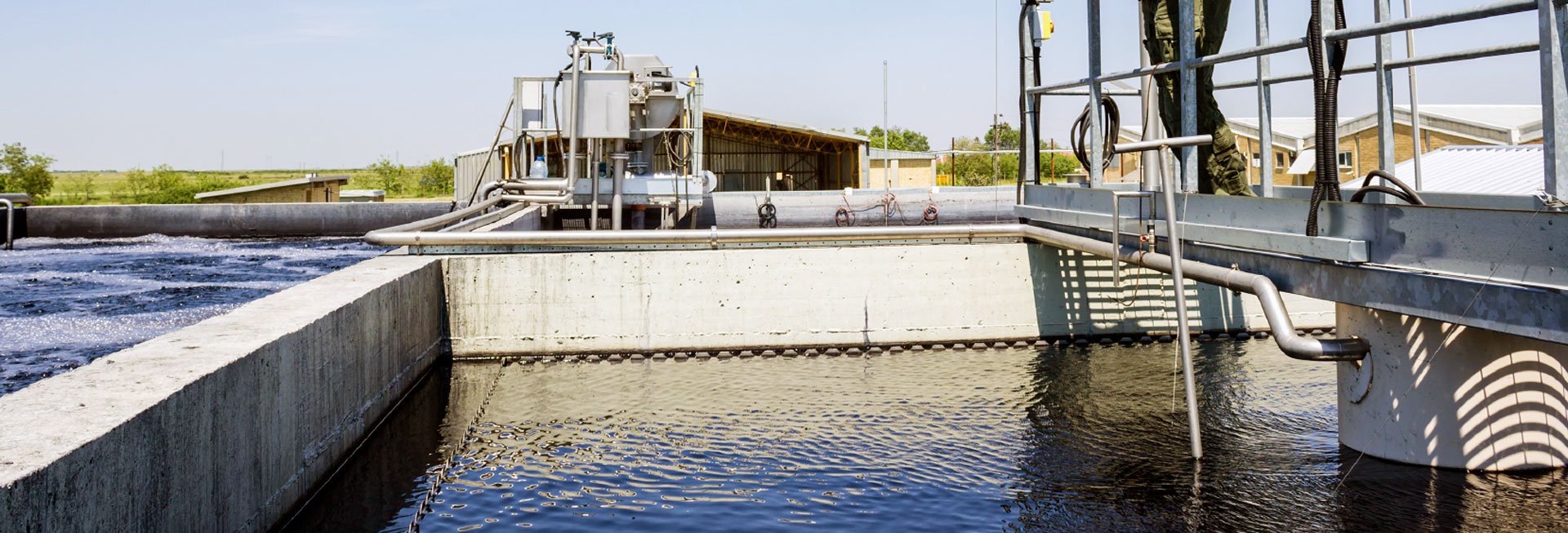 Wasserbecken in einer Kläranlage